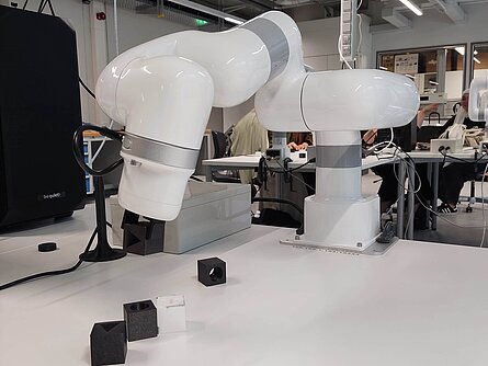 Programmieren eines Roboterarms Programmieren eines Roboterarms