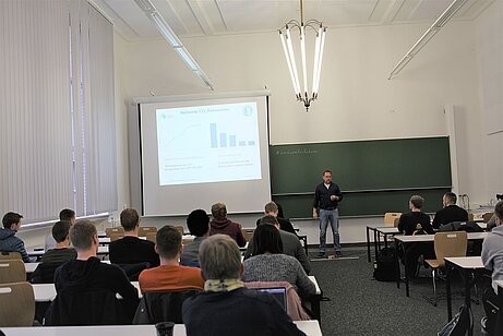 Prof. Dr. Matthias Hampel von der Hochschule Kaiserslautern bei seinem Vortrag für #LecturesForFuture 