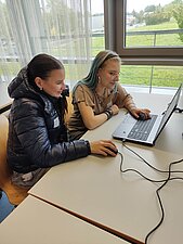 Workshop "Spielerisch Programmieren lernen mit Scratch" mit Nik Mastenbroek von der Hochschule Kaiserslautern Workshop "Spielerisch Programmieren lernen mit Scratch" mit Nik Mastenbroek von der Hochschule Kaiserslautern