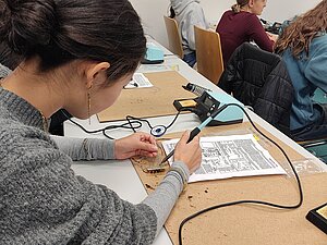 Workshop "Wer sagt die Wahrheit? Wir bauen einen Lügendetektor" mit studentischen Botschafterinnen der Hochschule Kaiserslautern Workshop "Wer sagt die Wahrheit? Wir bauen einen Lügendetektor" mit studentischen Botschafterinnen der Hochschule Kaiserslautern