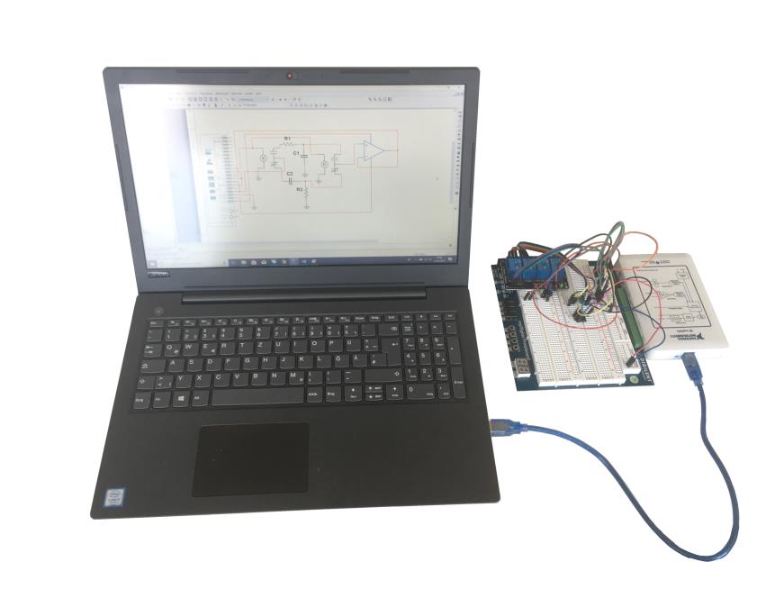 myDAC-Modul, angeschlossen an einen Laptop (Beides aus Projektmitteln beschafft)